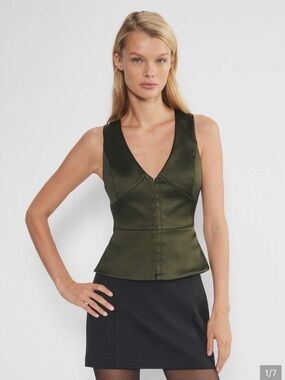 A13 Aritzia Ten Canapé Satin Peplum V-Neck Tank Top - Olive Green